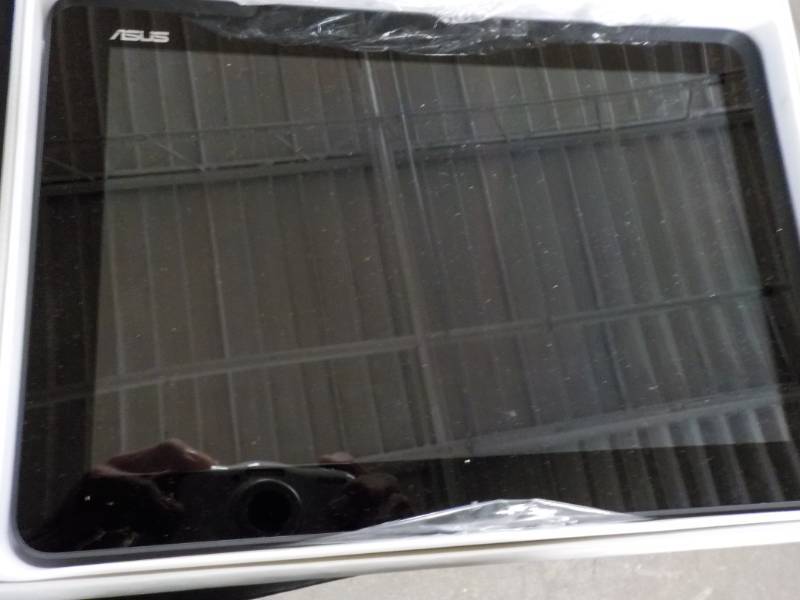 lot 97 image: ASUS Transformer Pad- new and 2 Ipa...