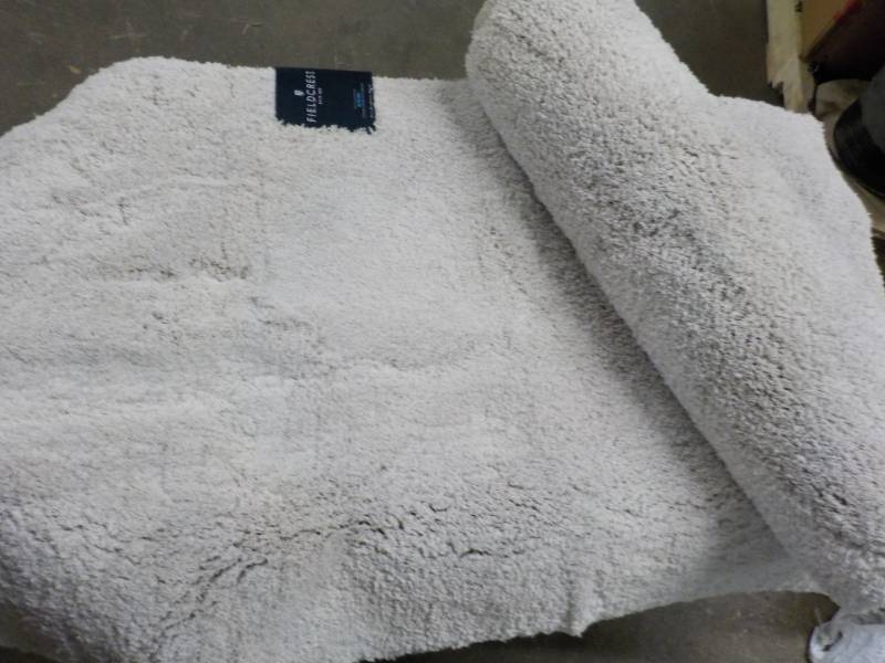 lot 139 image: 2 Fieldcrest Bath Rugs 24 x 38...