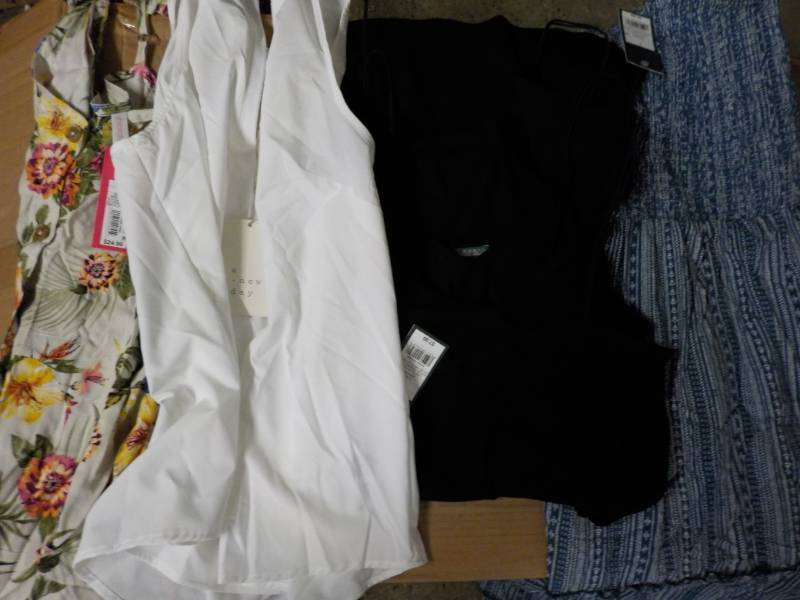 lot 159 image: L JrsWomens clothing new with tags...