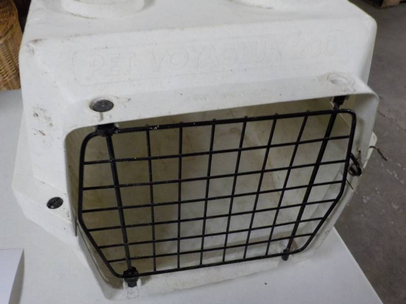 lot 197 image: Small Pet carrier...