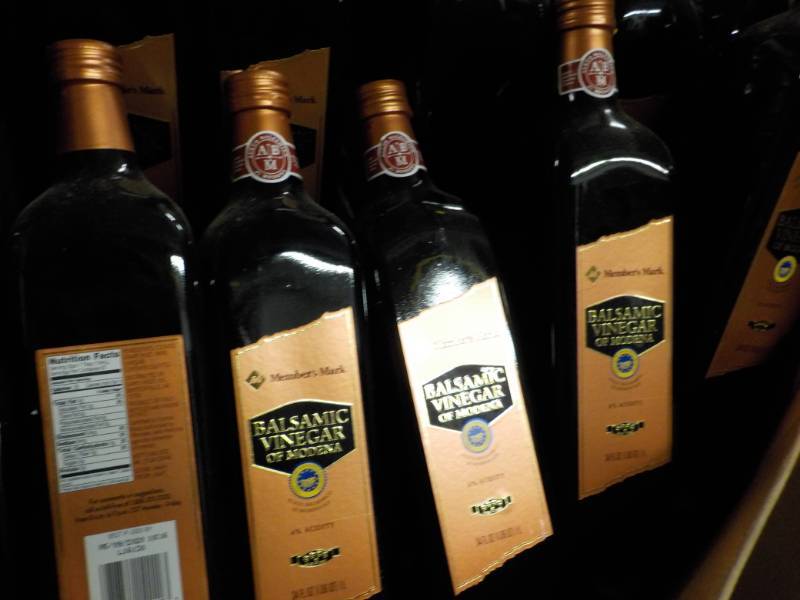 lot 210 image: 10 Bottles of Balsamic Vinegar of M...
