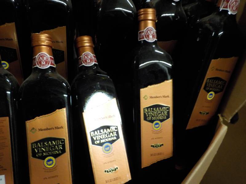 lot 212 image: 10 Bottles of Balsamic Vinegar of M...