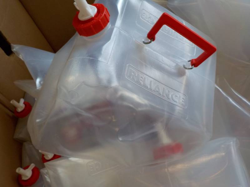 lot 214 image: 10 - 5 gallon Plastic Collaspible W...