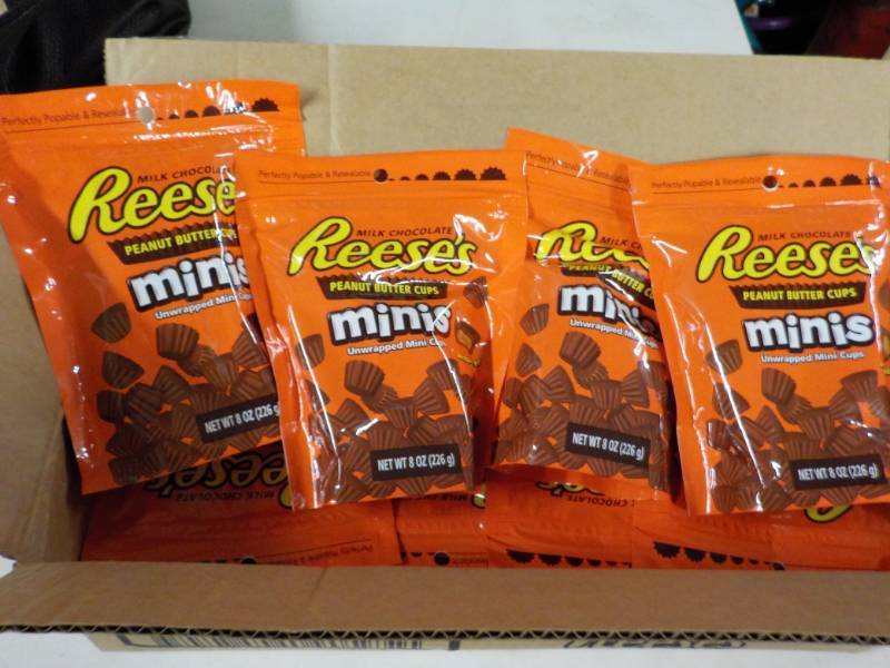 lot 247 image: 4 - 8 oz bags of Reeses Minis...