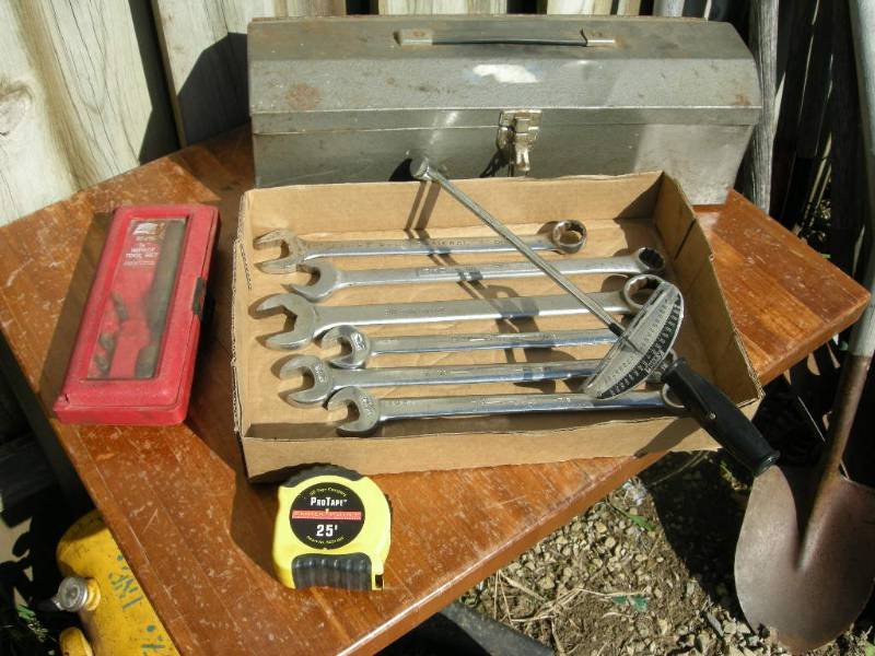 lot 73 image: Toolbox with Tools