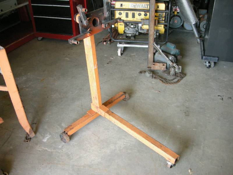 lot 76 image: Engine Stand