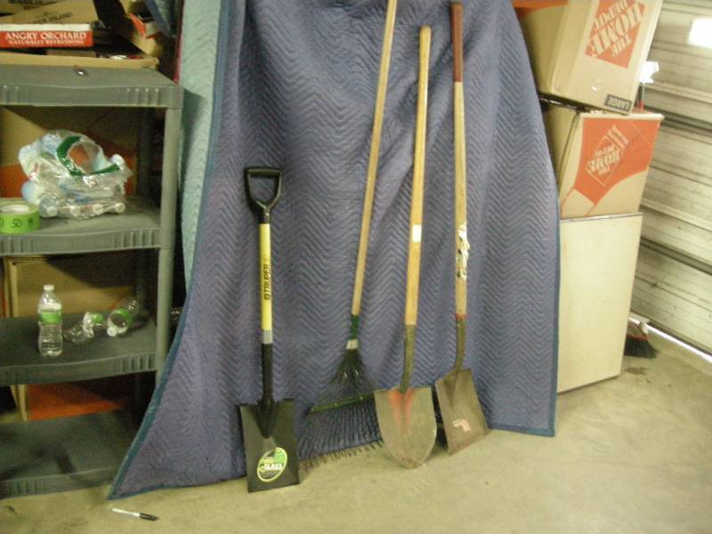 lot 91 image: 3 Shovels and a Rake