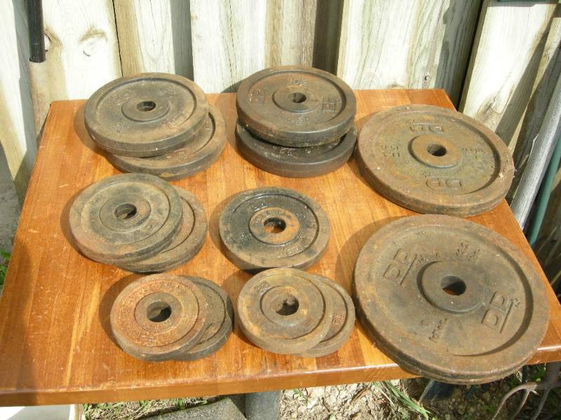 lot 11 image: Cast Iron DP Weights and Bar