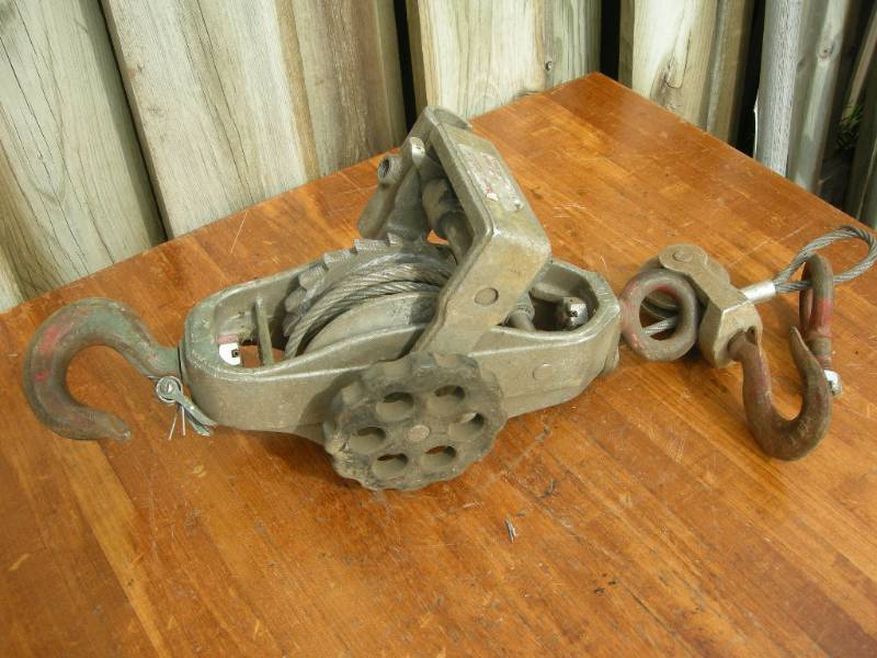 lot 15 image: Little Mule Come-Along
