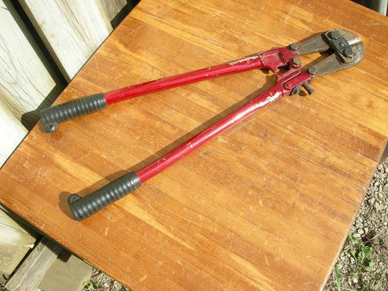 lot 19 image: 24 Bolt Cutter