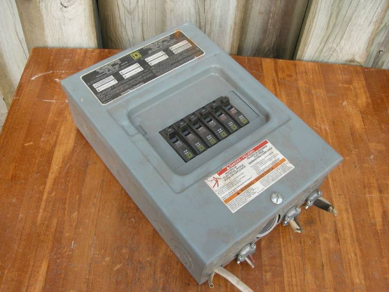 lot 28 image: 100 Amp Breaker Box