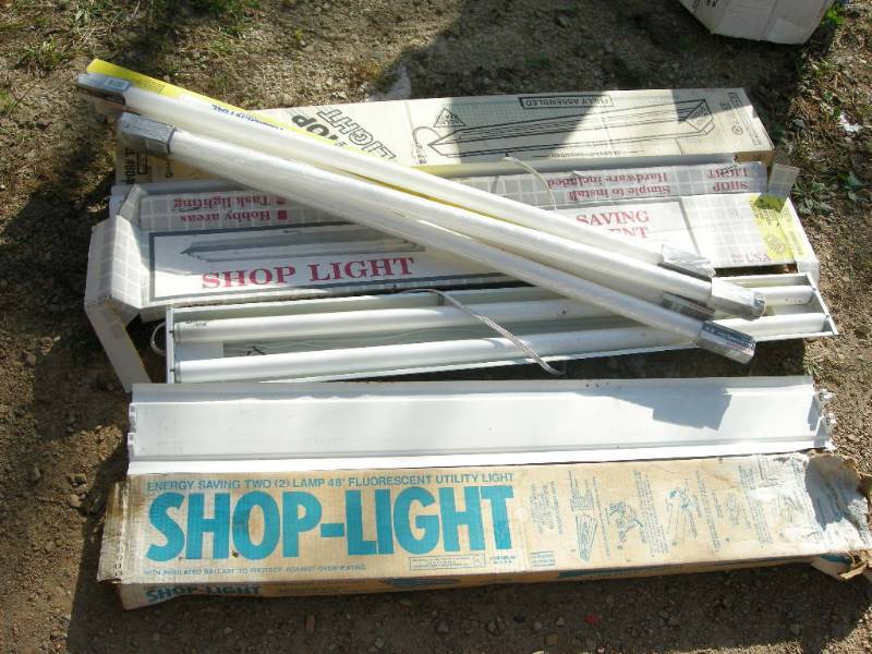 lot 116 image: 5 Flourescent Shop Lights