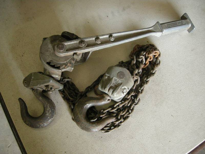 lot 132 image: CM Rigger 1-12 Ton ratcheting Chain Hoist