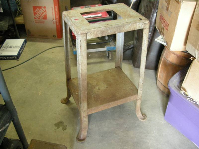 lot 142 image: Vintage ToolMachine StandBase