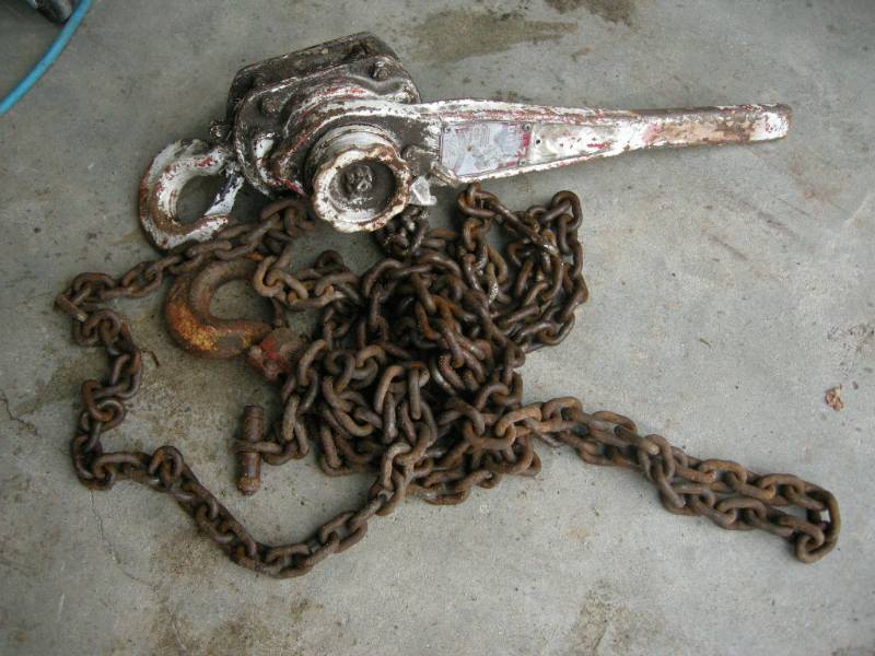 lot 154 image: Milwaukee 1-12 Ton Chain Hoist