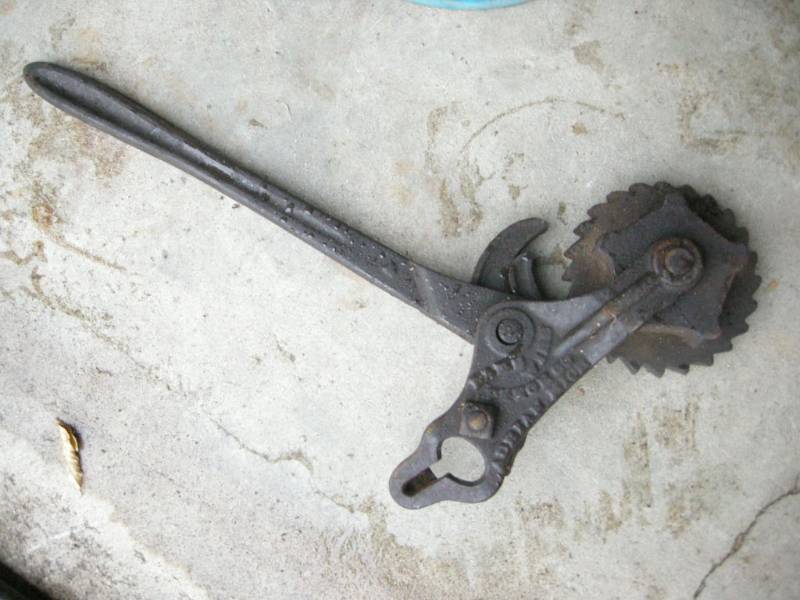 lot 156 image: Vintagee Lamb Wire Fence Co Ratchet