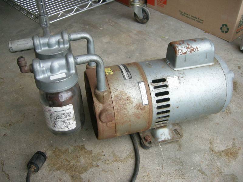 lot 163 image: Gast Vacuum Pump