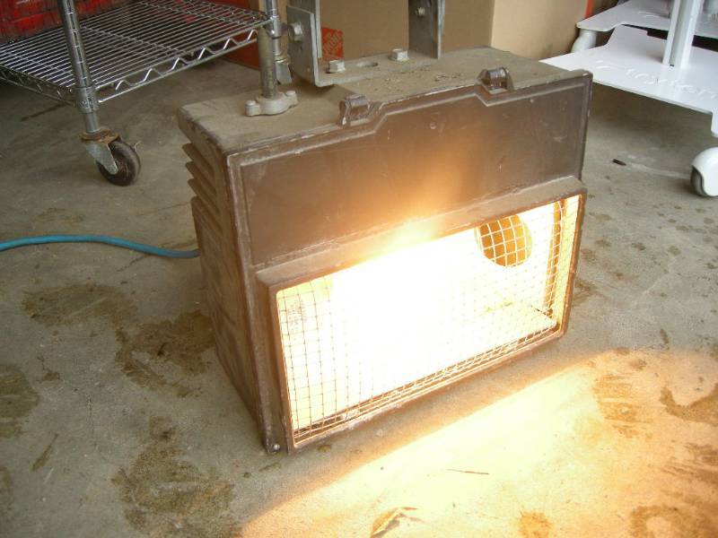 lot 165 image: Heavy Duty YardShop Light