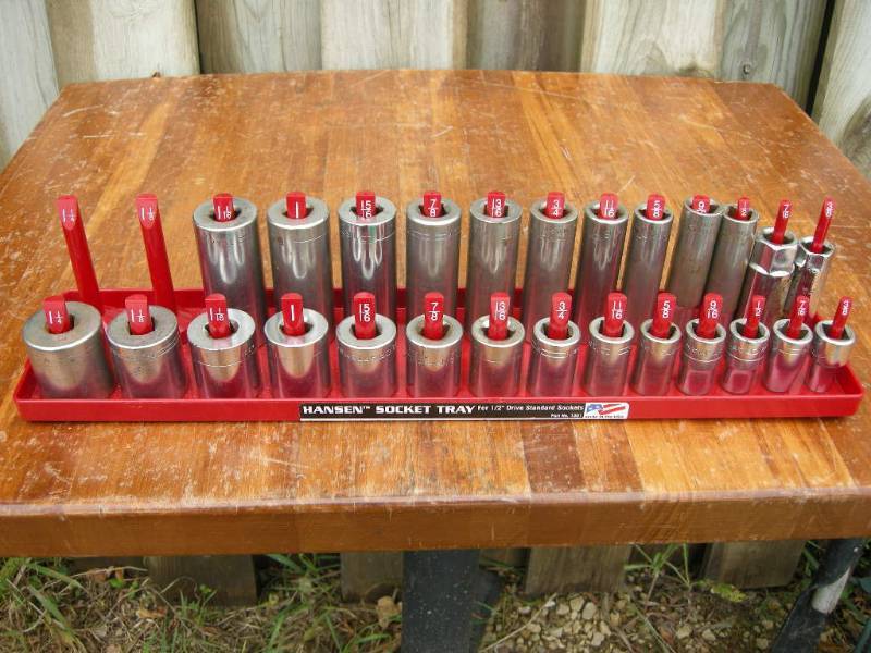 lot 52 image: Craftsman -V- 12 dr Sockets with Tray