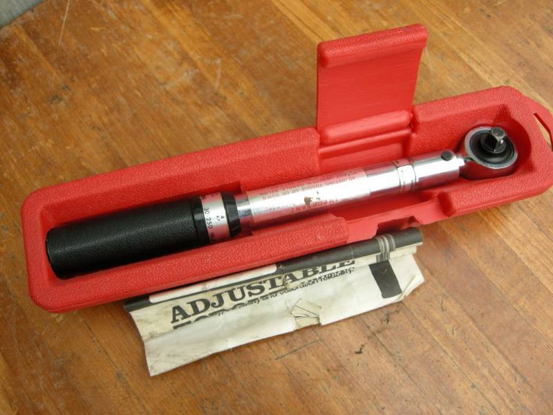 lot 59 image: K-D Tools Adjustable Torque Wrench