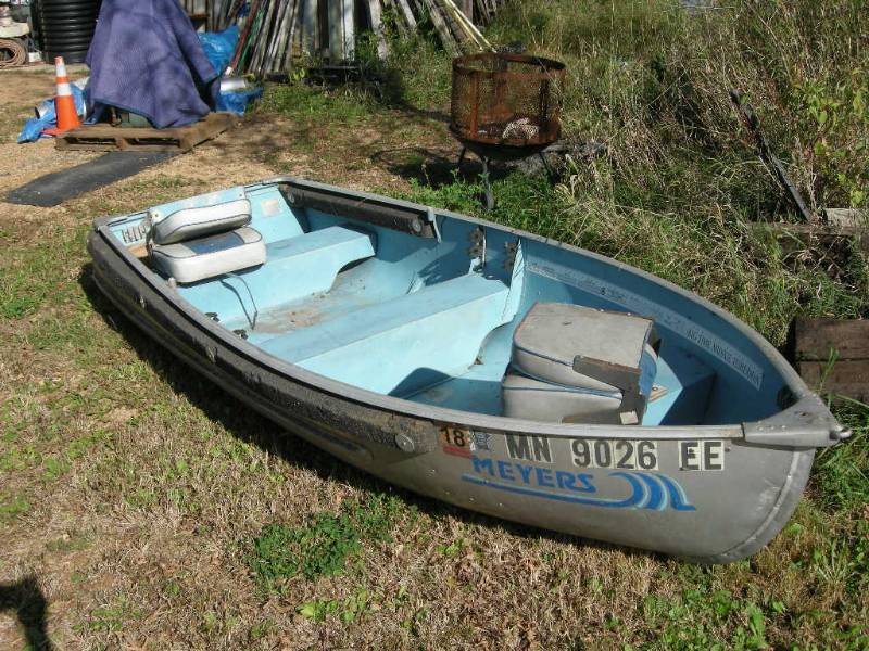 lot 4 image: 12 Aluminum Fishing Boat