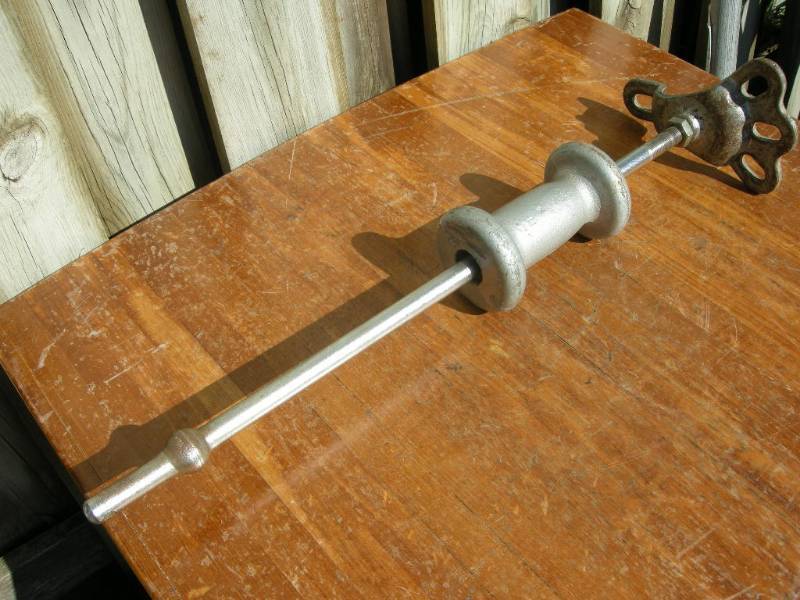 lot 69 image: Slide Hammer AxlePulley Puller