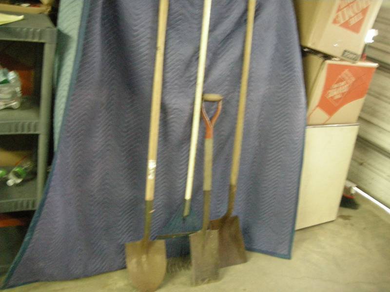 lot 95 image: 3 Shovels and a Rake