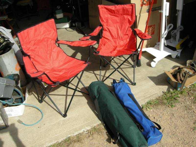 lot 99 image: 4 Folding Chairs