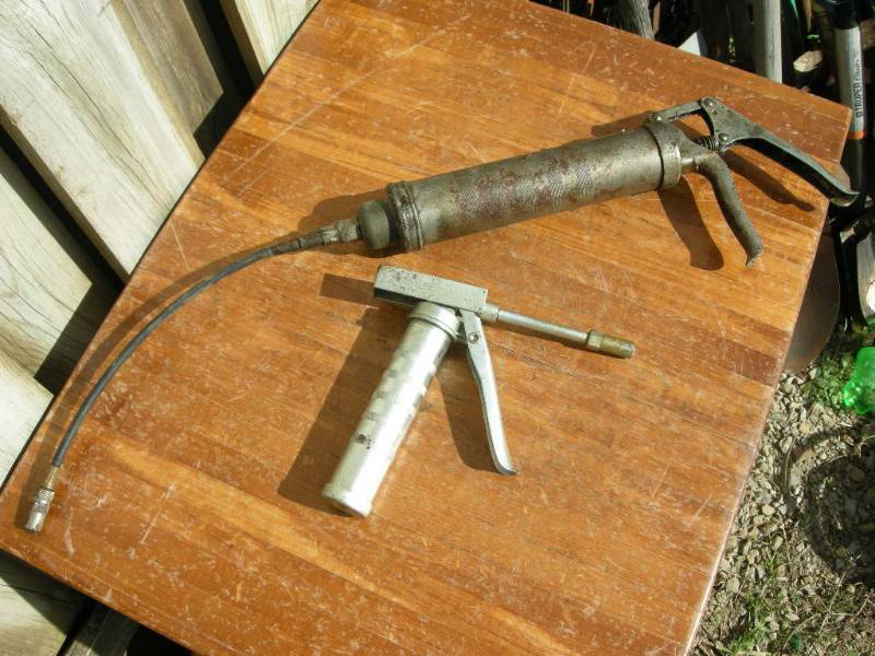 lot 104 image: 2 Grease Guns