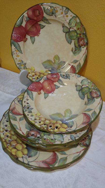 lot 222 image: Vintage Homer Laughlin and Amiata.