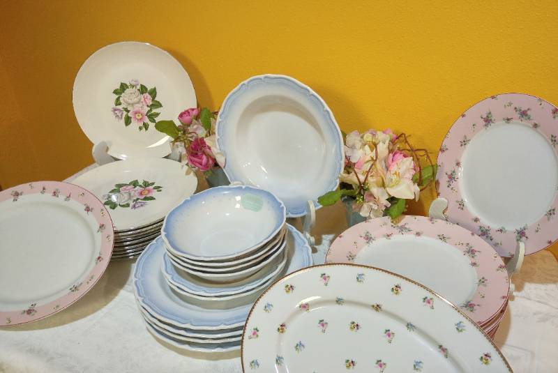 lot 226 image: Laura Ashley Homer Laughlins Jamie Oliver Dishware