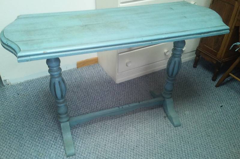 lot 111 image: vintage blue rustic sofa table.
