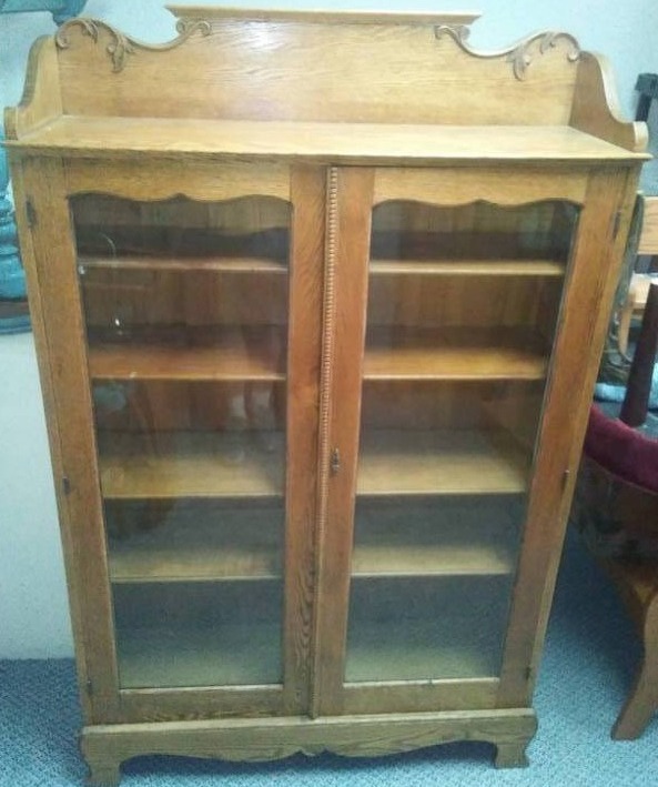 lot 112 image: Vintage Oak Library, curio, Hutch, shelving.