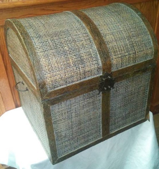 lot 116 image: Mini retro steamer trunk.