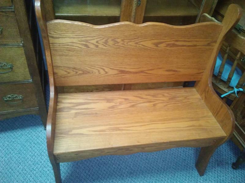 lot 122 image: Oak bench.