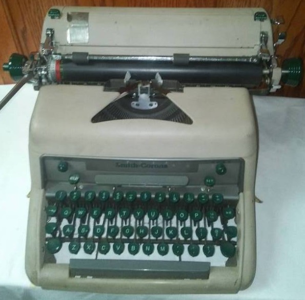 lot 132 image: Smith Corona manual typewriter Circa 1960s.