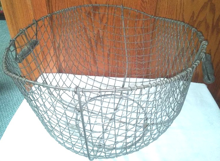 lot 136 image: Vintage wire basket with handles.