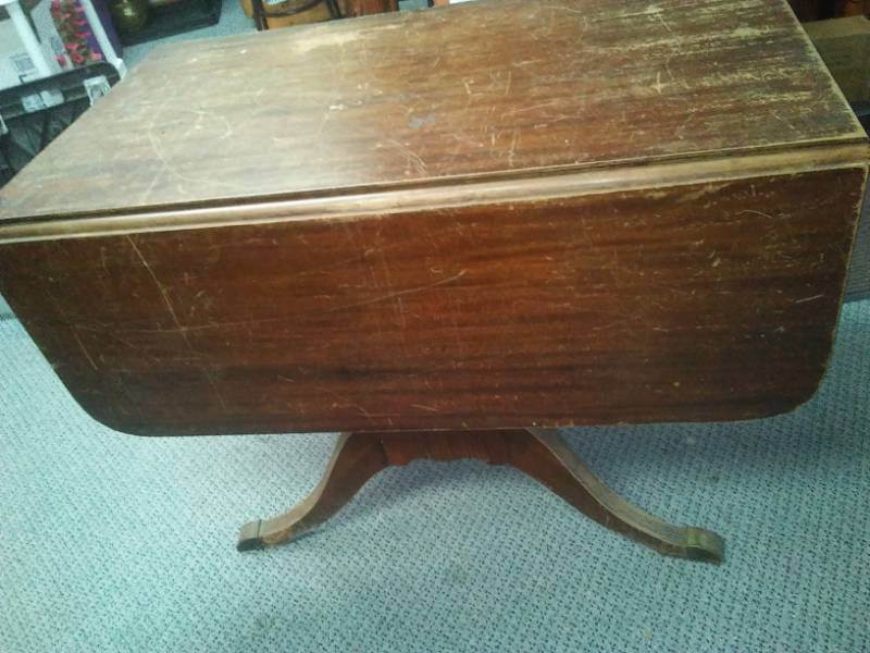 lot 140 image: Drop leaf dining room table.