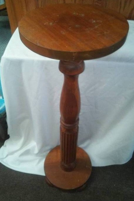 lot 141 image: Wood plant stands.