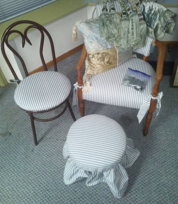 lot 146 image: Two chairs, stool, pillow, table runner, drapery tie-backs.