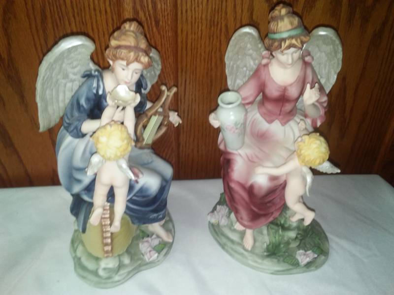 lot 157 image: Ceramic angels and cherubs