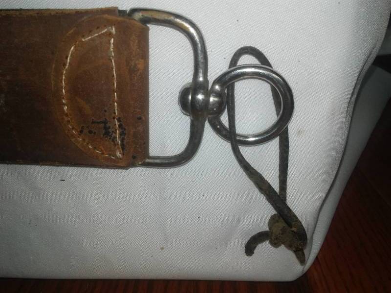 lot 186 image: Vintage horsehide strop straight edge sharpening leathers.