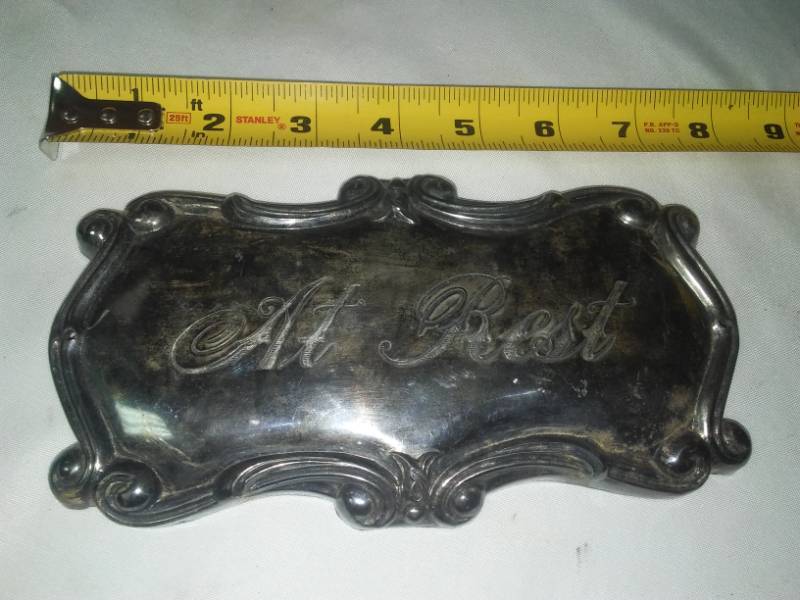 lot 194 image: 14.3 Oz 825 silver at rest plaque.