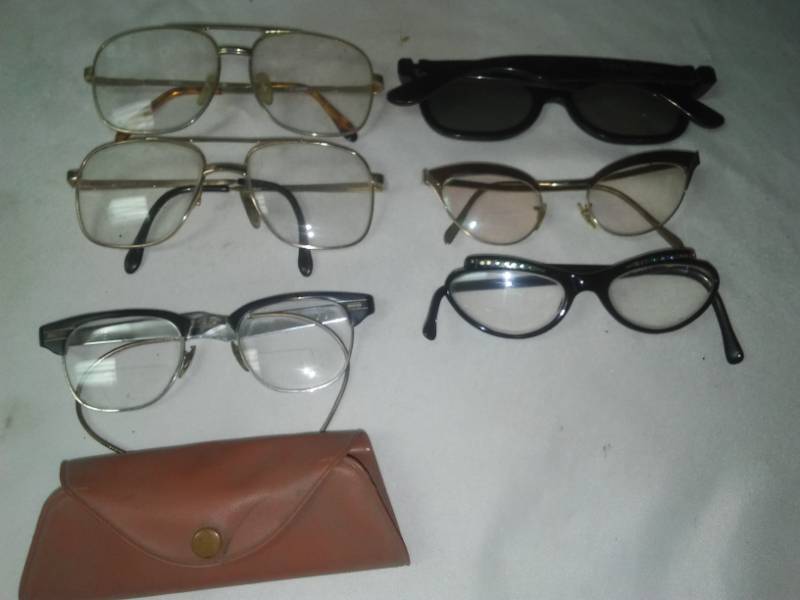 lot 198 image: 6 pairs of glasses, one 3D. All good condition.