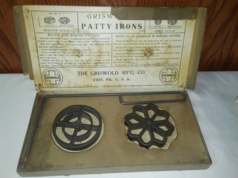 lot 243 image: Griswold Patty irons - Rosette set.