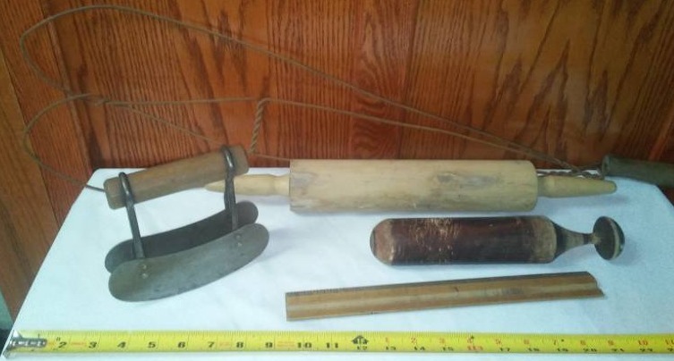 lot 246 image: Vintage miscellaneous - rolling pin