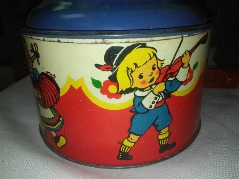 lot 250 image: Vintage childrens toys