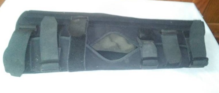 lot 252 image: Knee stabilizer - like new, hook-and-loop closures, adult medium, adjustable 20 in.