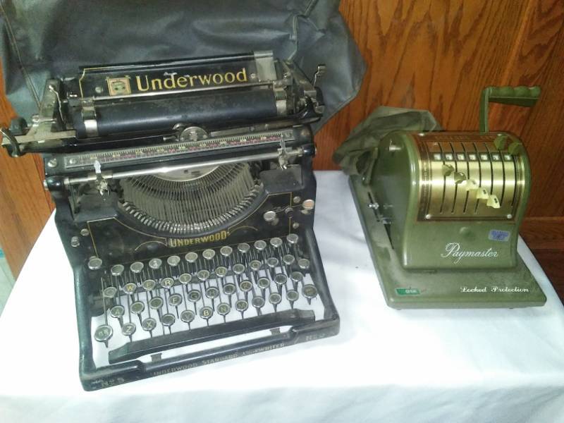 lot 255 image: Underwood typewriter Paymaster Check machine.