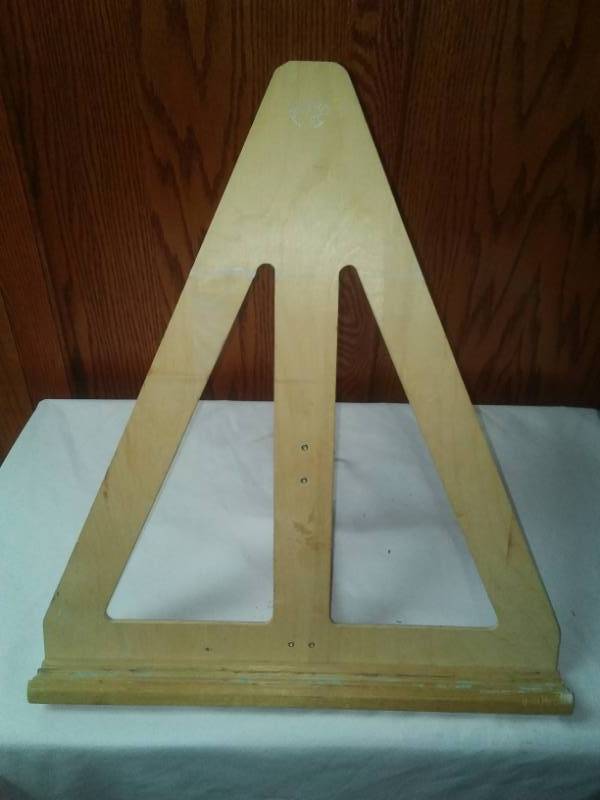 lot 260 image: Wood easel adjustable